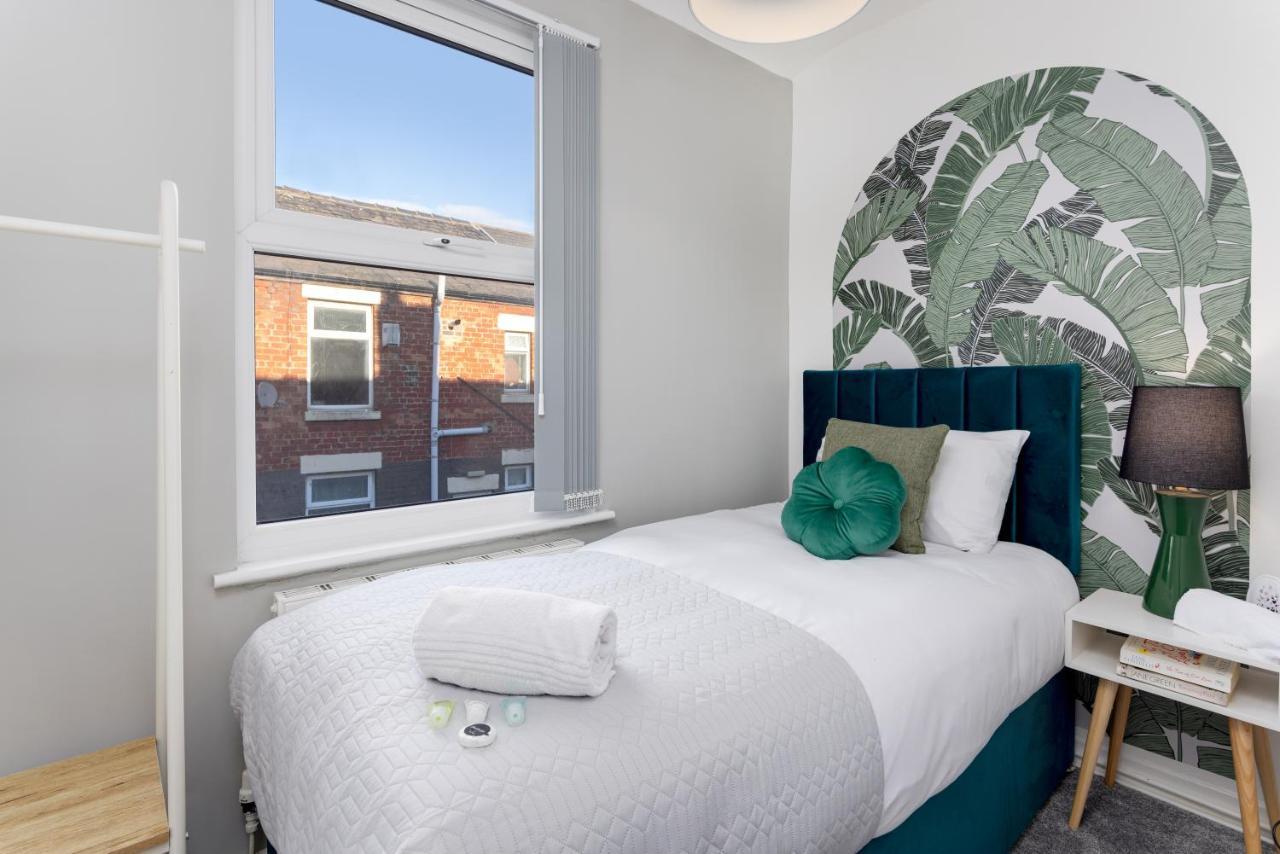 Holiday home Host - Anfield Gem, Pet-friendly With Garden *