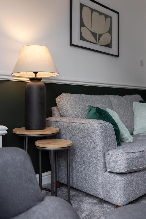 Holiday home Host - Anfield Gem, Pet-friendly With Garden Liverpool
