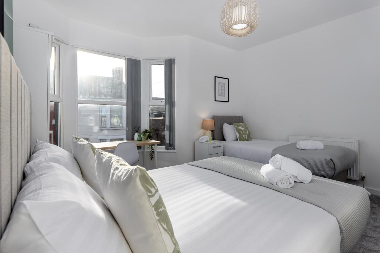 Holiday home Host - Anfield Gem, Pet-friendly With Garden Liverpool