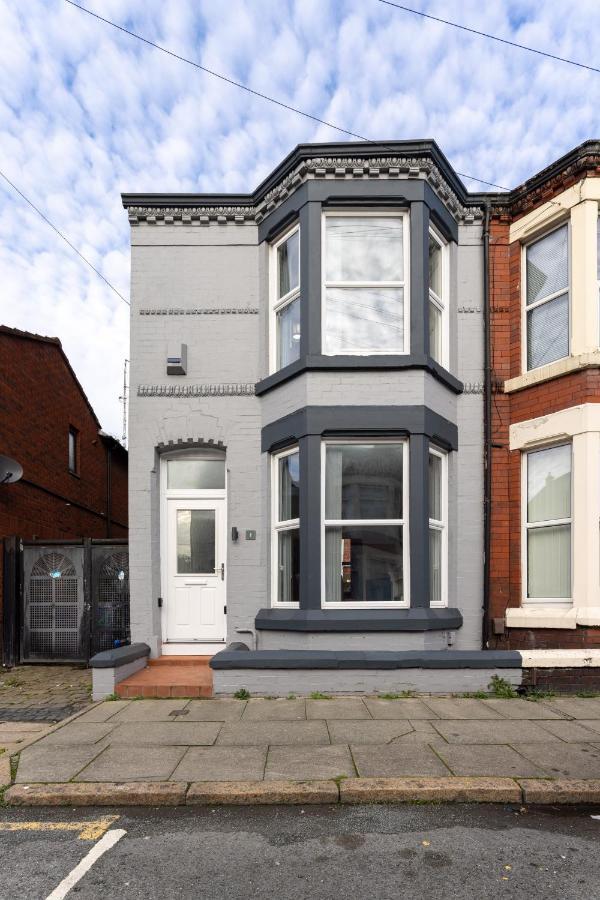 Holiday home Host - Anfield Gem, Pet-friendly With Garden